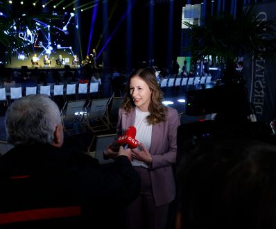 Am 06. März 2024 nahm Staatssekretärin Claudia Plakolm (m.) im Rahmen ihres Bundesländertages, am Innovationsfestival im Messezentrum Salzburg teil.