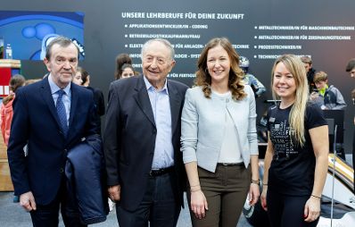 Am 15. März 2024 besuchte Staatssekretärin Claudia Plakolm (2.v.r.) im Rahmen ihres Bundesländertages die Eröffnung der Sportmesse in Ried.
