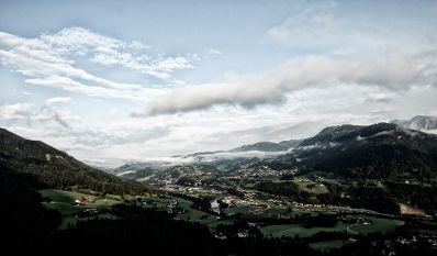 Sankt Johann im Pongau in den Morgenstunden. Schlagworte: Berge, Himmel, Landschaft, Natur, Tal, Wolken