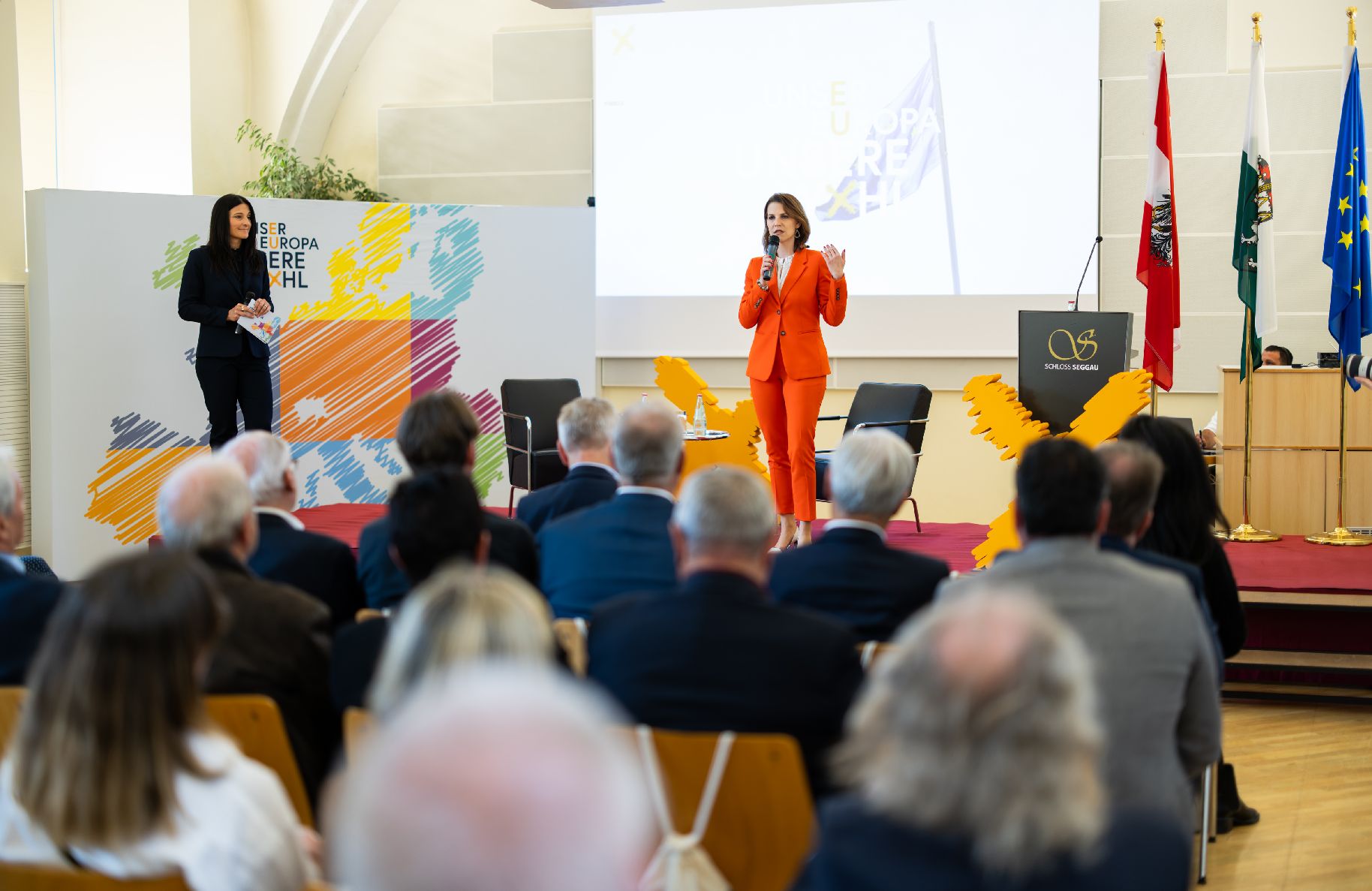 Am 25. April 2024 nahm Bundesministerin Karoline Edtstadler (m.) an der Diskussionsveranstaltung „Unser Europa. Unsere Wahl“ in Leibnitz teil.