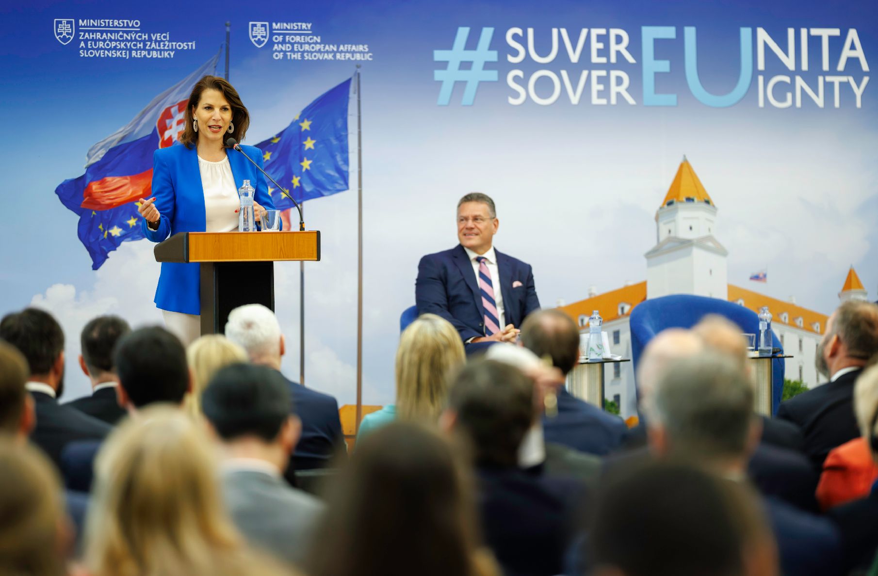 <p>Am 2. Mai 2024 reiste Bundesministerin Karoline Edtstadler zur Konferenz „20 years of Slovakia’s membership in the EU“ in Bratislava. Im Bild bei der Eröffnung.</p>