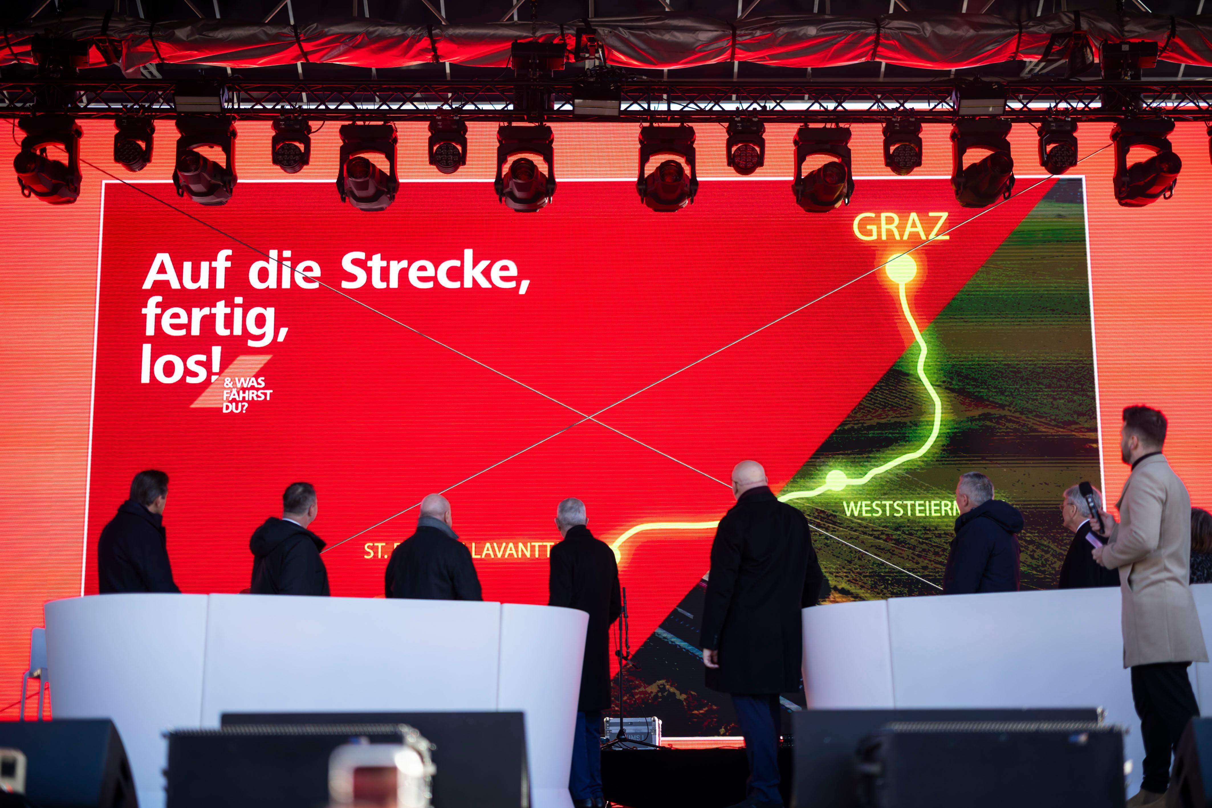 Am 12. Dezember 2025 nahm Bundeskanzler Christian Stocker an der Eröffnung der Koralmbahn teil.