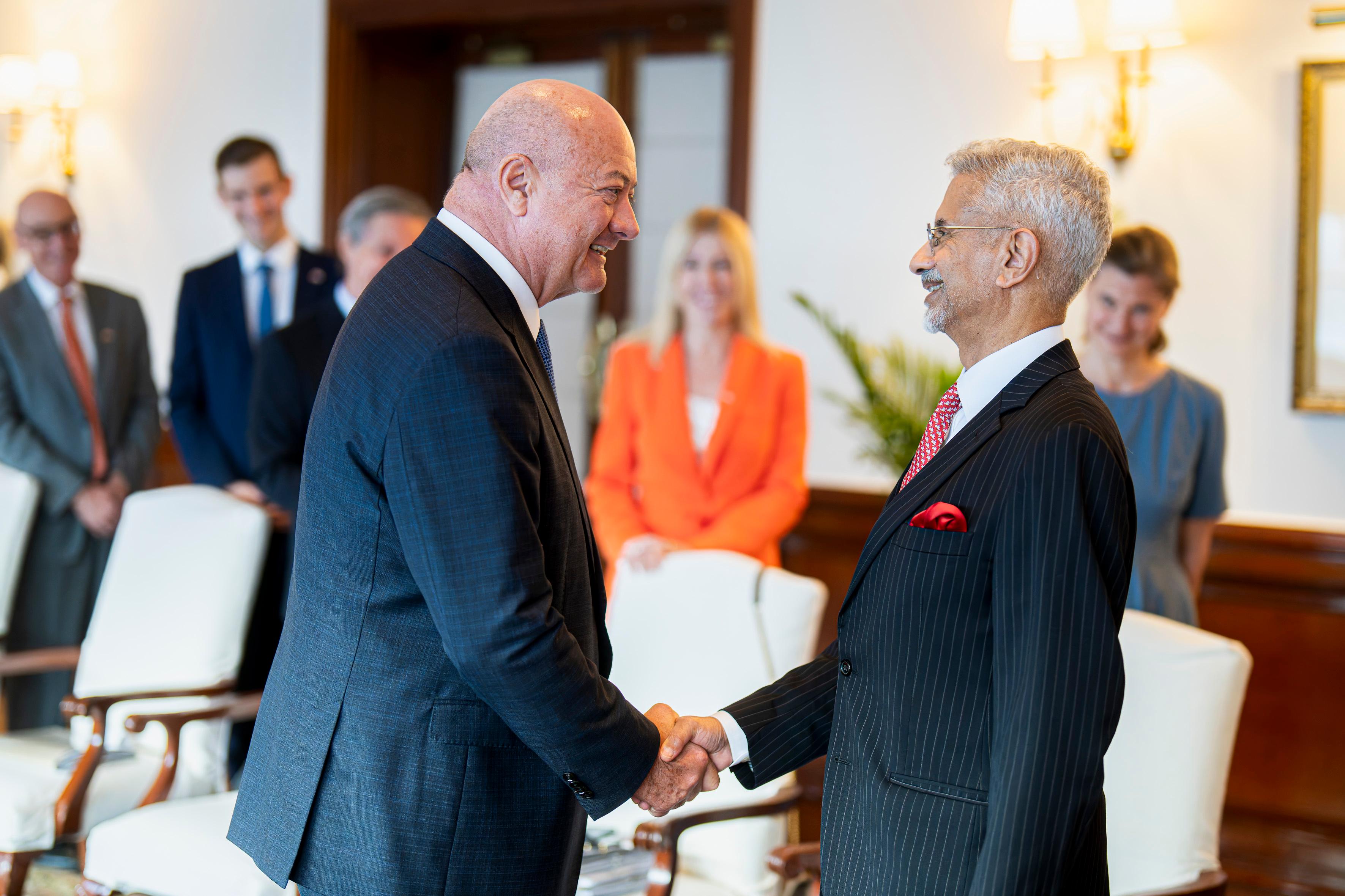 Am 15. April 2026 reiste Bundeskanzler Christian Stocker (4.v.r.) zu einem mehrtägigem Arbeitsbesuch nach Indien. Im Bild bei einem Arbeitsgespräch mit dem Außenminister von Indien Subrahmanyam Jaishankar (2.v.r.).