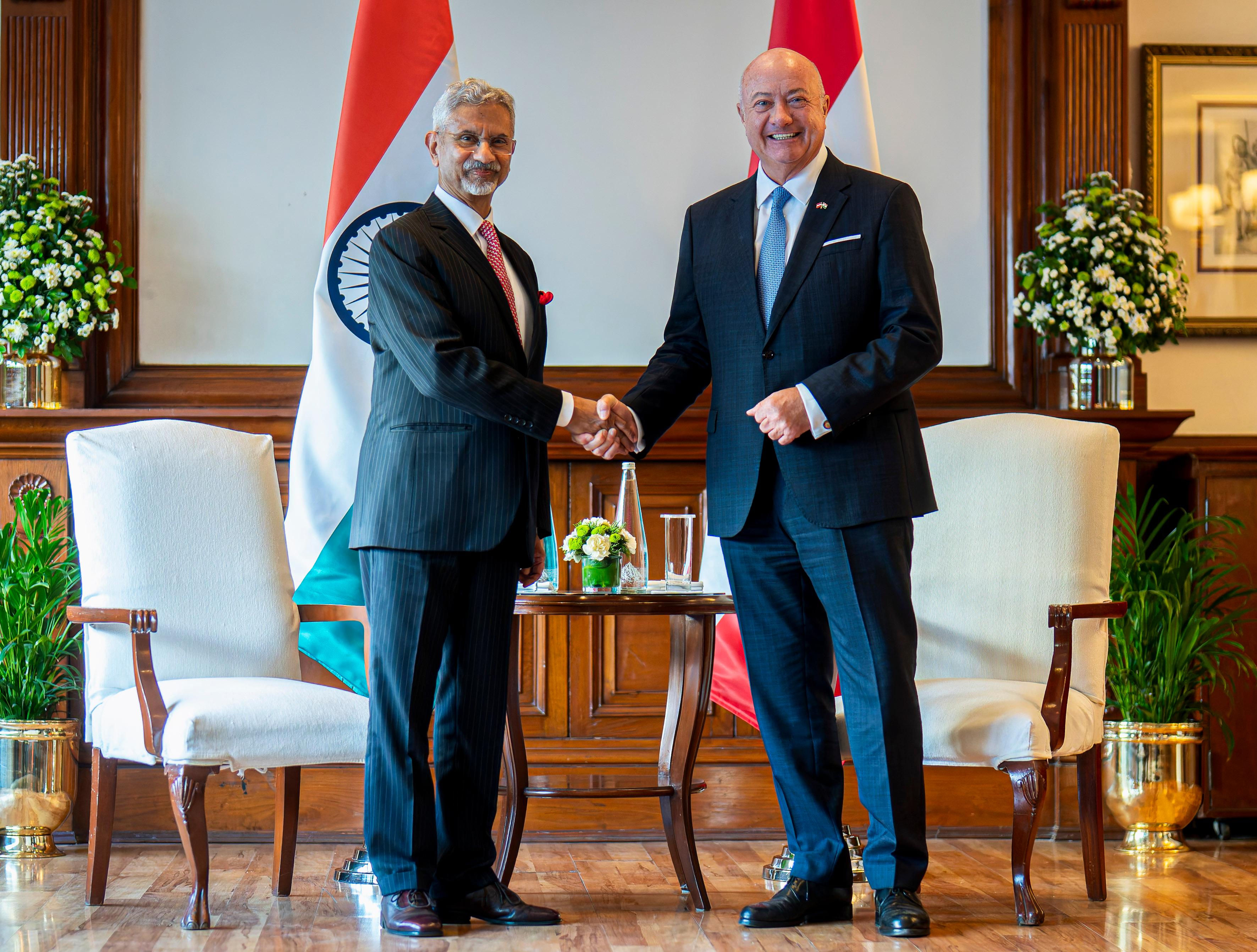 Am 15. April 2026 reiste Bundeskanzler Christian Stocker (r.) zu einem mehrtägigem Arbeitsbesuch nach Indien. Im Bild bei einem Arbeitsgespräch mit dem Außenminister von Indien Subrahmanyam Jaishankar (l.).
