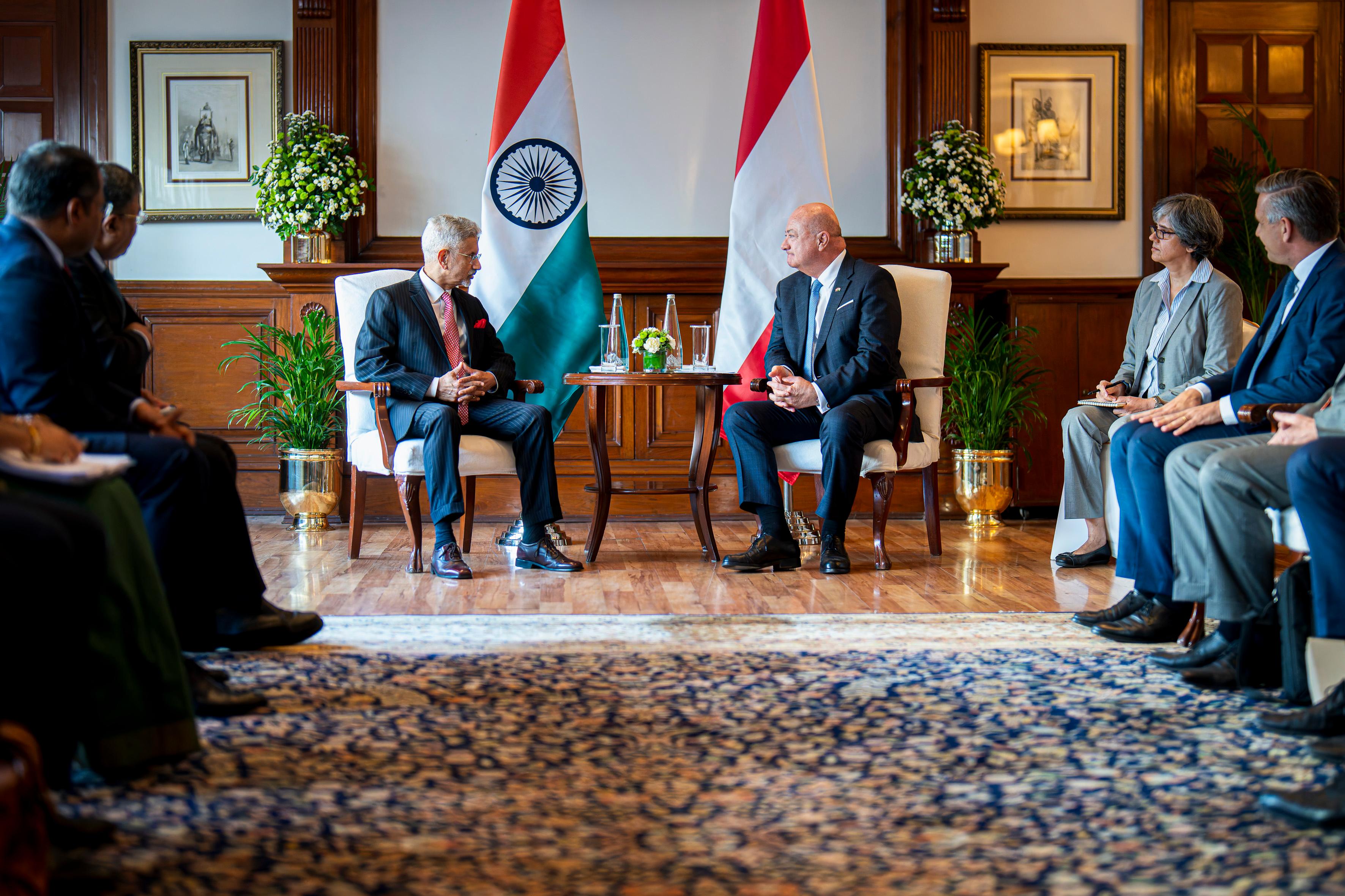 Am 15. April 2026 reiste Bundeskanzler Christian Stocker (m.r.) zu einem mehrtägigem Arbeitsbesuch nach Indien. Im Bild bei einem Arbeitsgespräch mit dem Außenminister von Indien Subrahmanyam Jaishankar (m.l.).