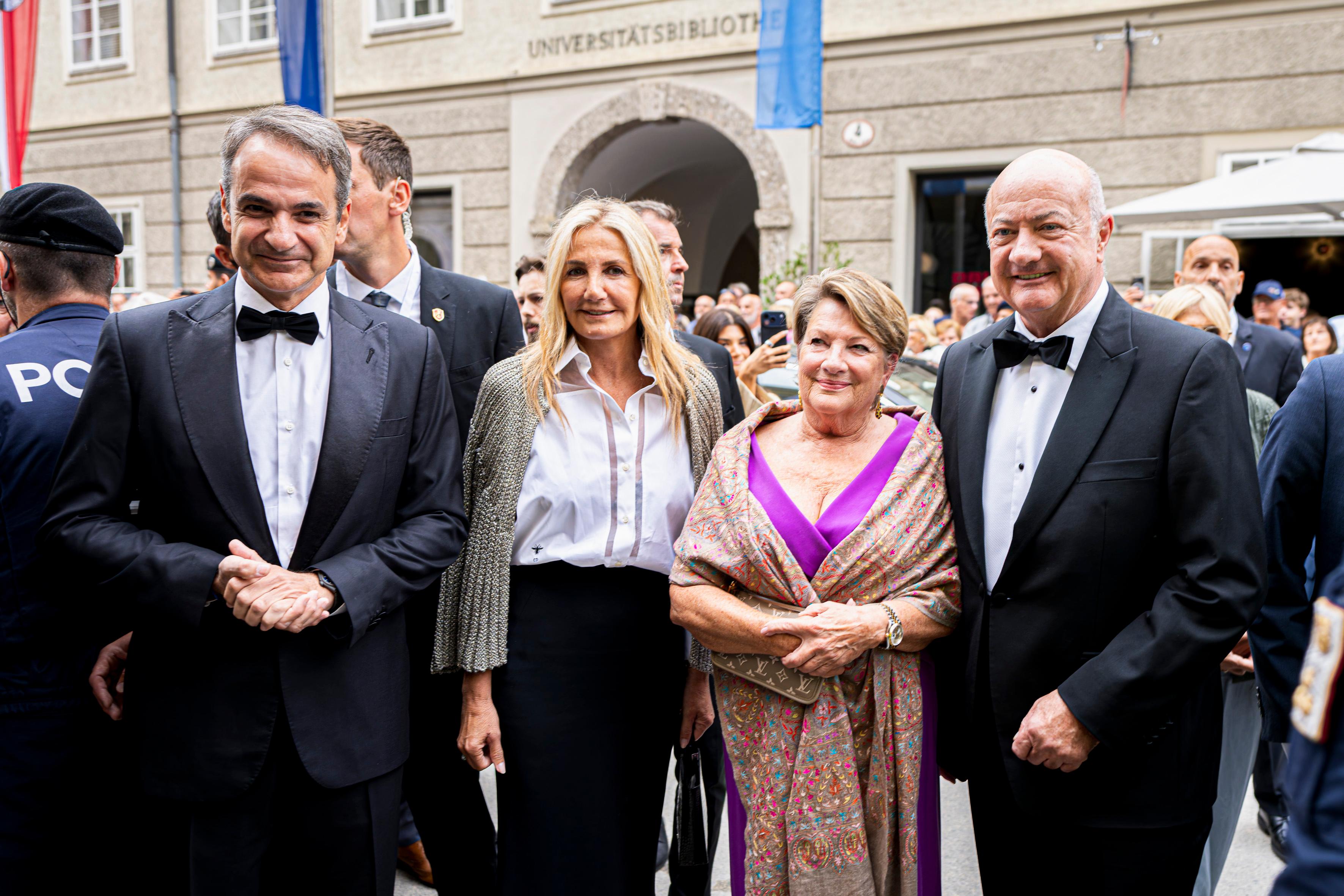 Am 26. Juli 2026 besuchte Bundeskanzler Christian Stocker (r.) die Eröffnung der Salzburger Festspiele in Salzburg. Im Bild mit dem griechischen Ministerpräsident Kyrakos Mitsotakis (l.).