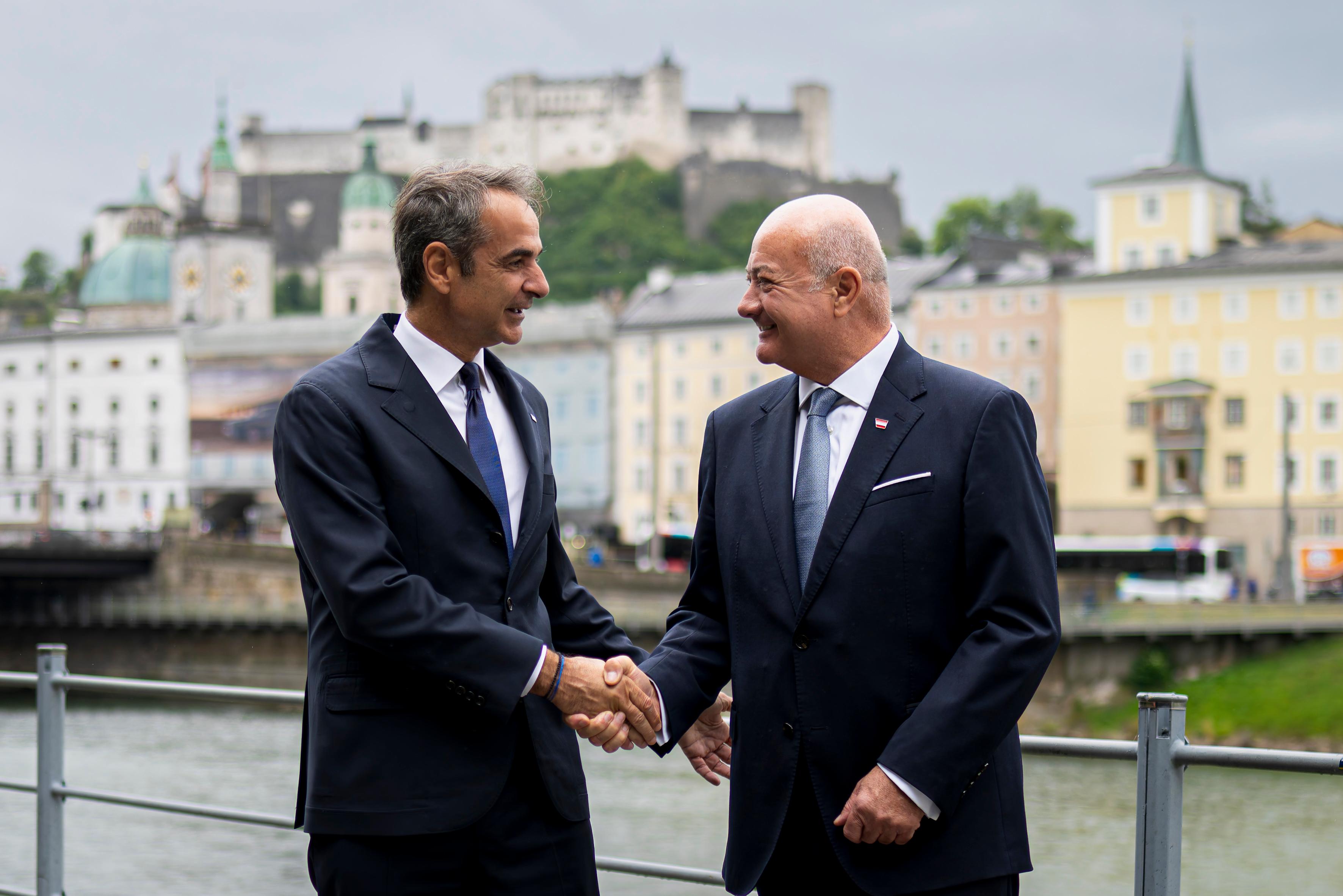 Am 27. Juli 2026 traf Bundeskanzler Christian Stocker (r.) den Premierminister der Hellenischen Republik Kyriakos Mitsotakis (l.) zu einem Arbeitsgespräch in Salzburg.