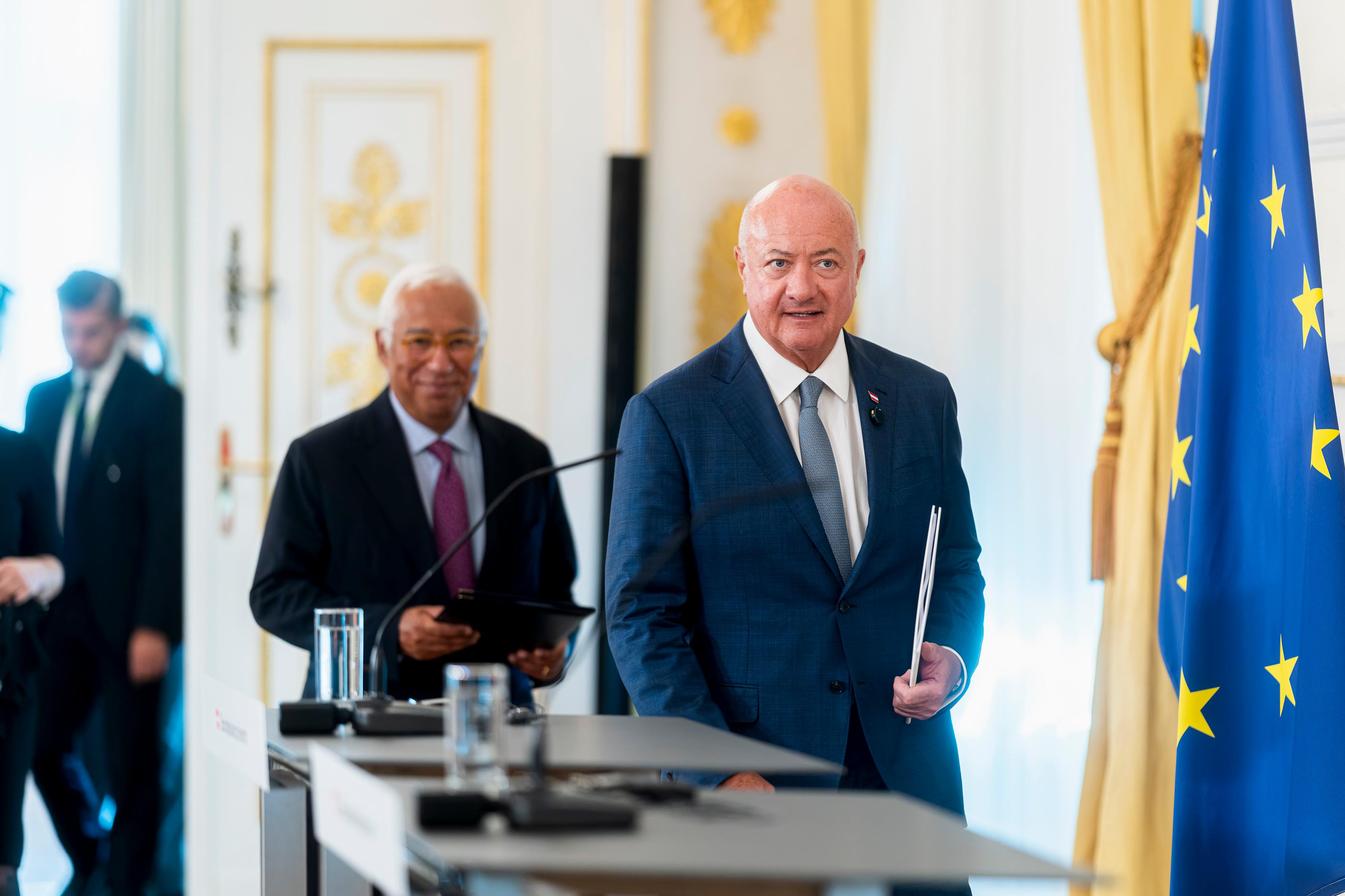 Am 15. September 2026 empfing Bundeskanzler Christian Stocker (r.) den Präsidenten des Europäischen Rates António Costa (l.), zu einem Arbeitsbesuch im Bundeskanzleramt. Im Bild bei einer gemeinsamen Pressekonferenz.