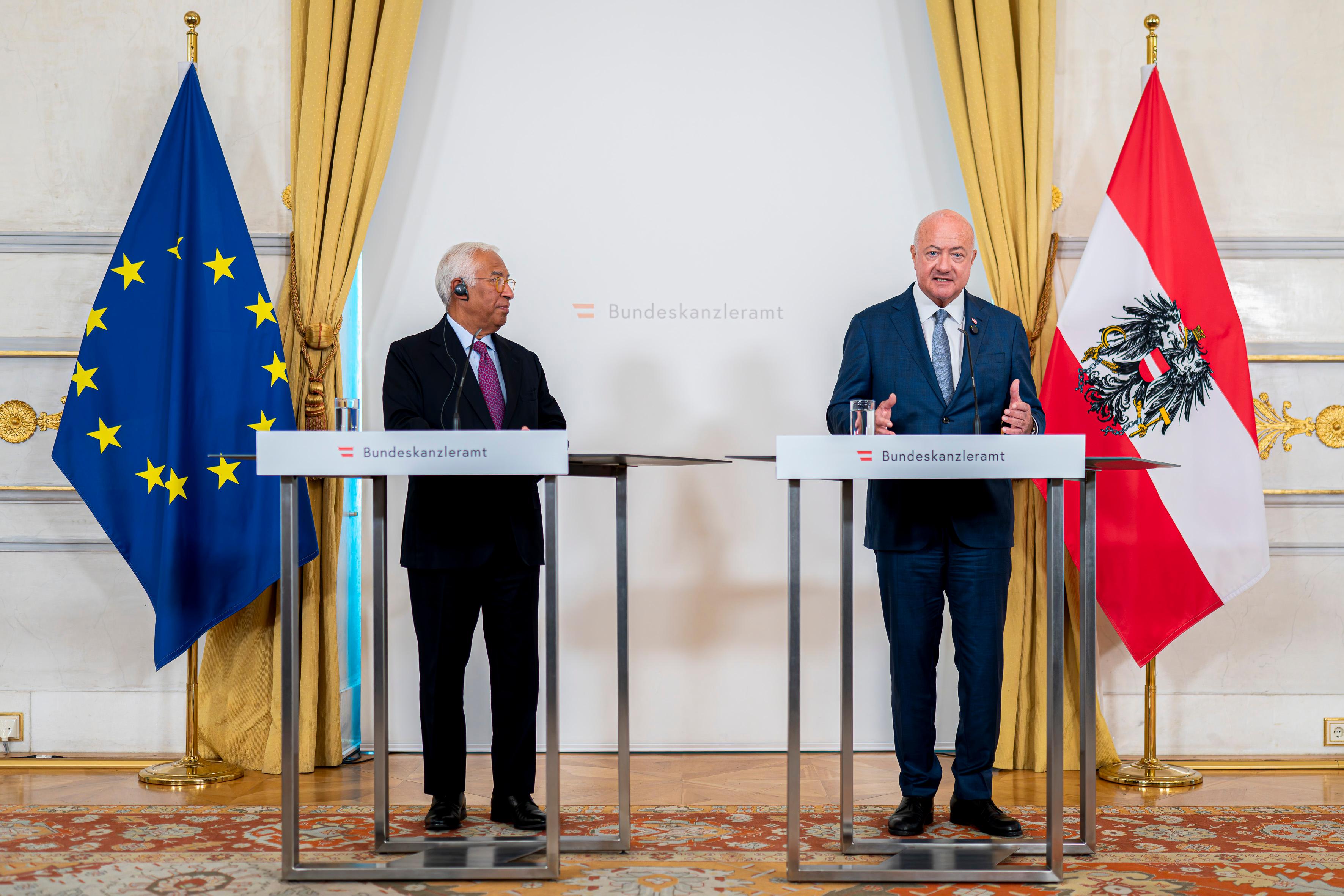 Am 15. September 2026 empfing Bundeskanzler Christian Stocker (r.) den Präsidenten des Europäischen Rates António Costa (l.), zu einem Arbeitsbesuch im Bundeskanzleramt. Im Bild bei einer gemeinsamen Pressekonferenz.