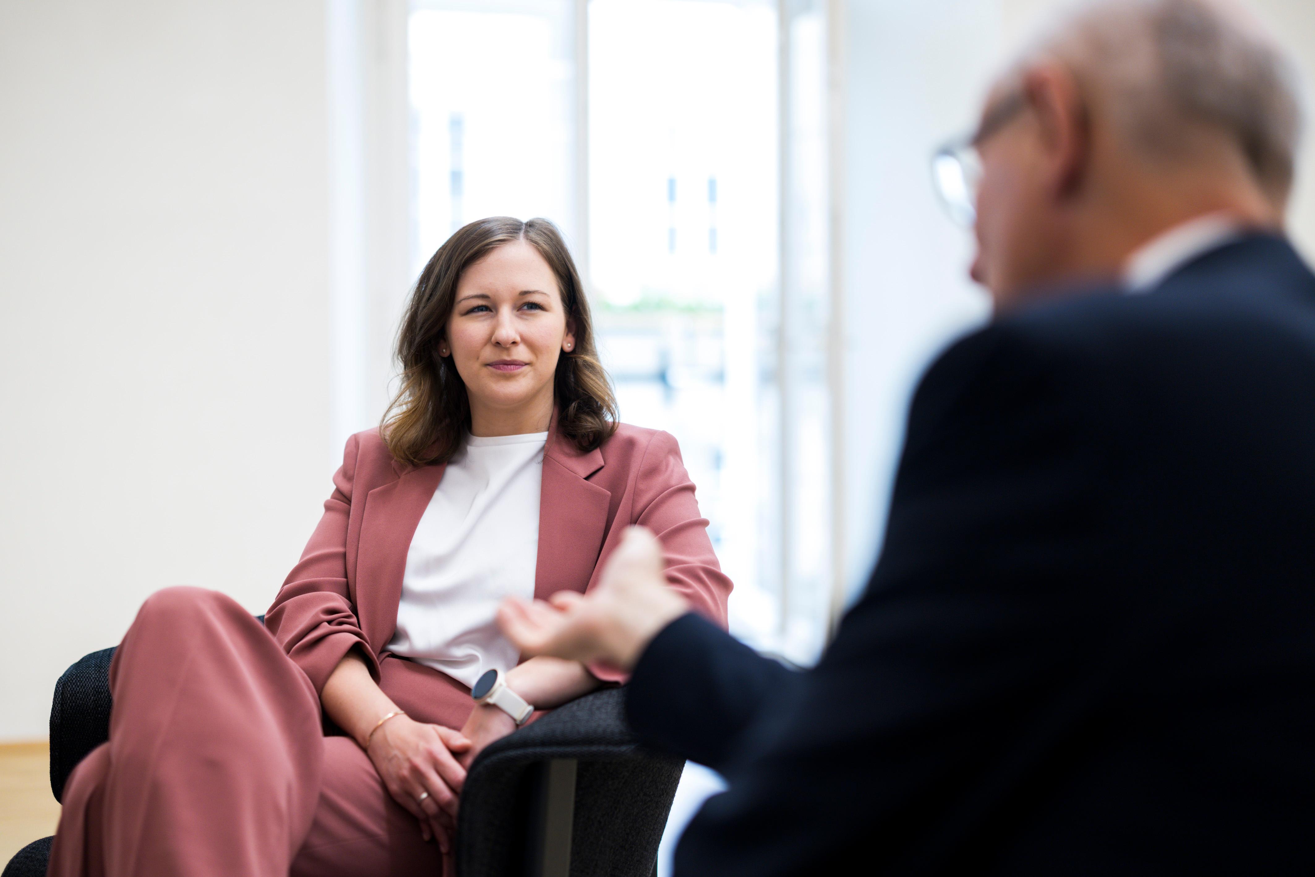 Am 2. Juni 2026 traf Bundesministerin Claudia Bauer (l.) im Rahmen ihres Bundesländertages den Tiroler Landeshauptmann Anton Mattle (r.).