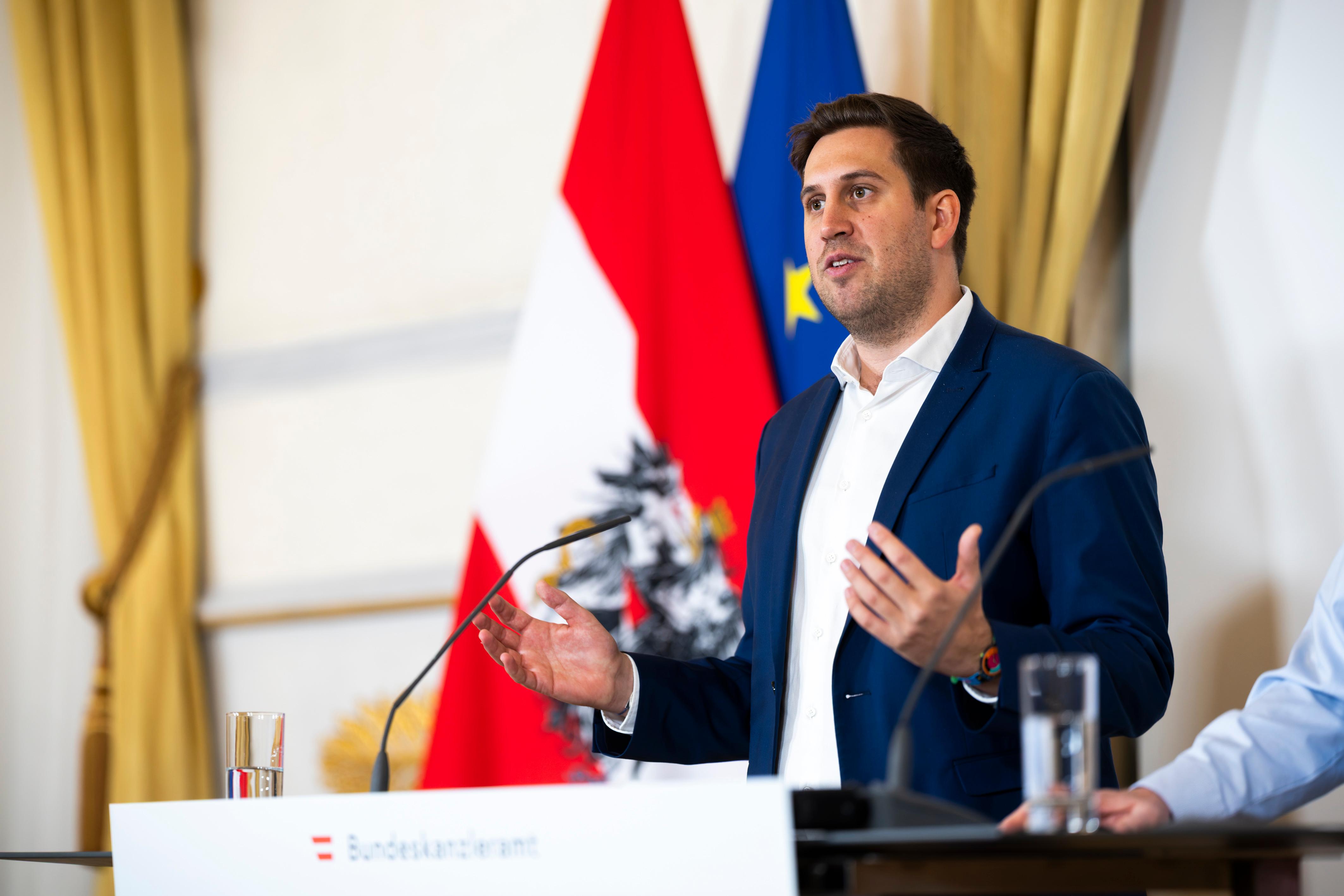 Am 15. Dezember 2025 gab Staatssekretär Alexander Pröll (im Bild) mit dem Tiroler Bürgermeister Markus Tönig, eine gemeinsame Pressekonferenz zum Thema, abschließender Überblick zur ID Austria-Servicetour und den neuen Zahlen zu den e-Ausweisen und ID Austria-Registrierungen.