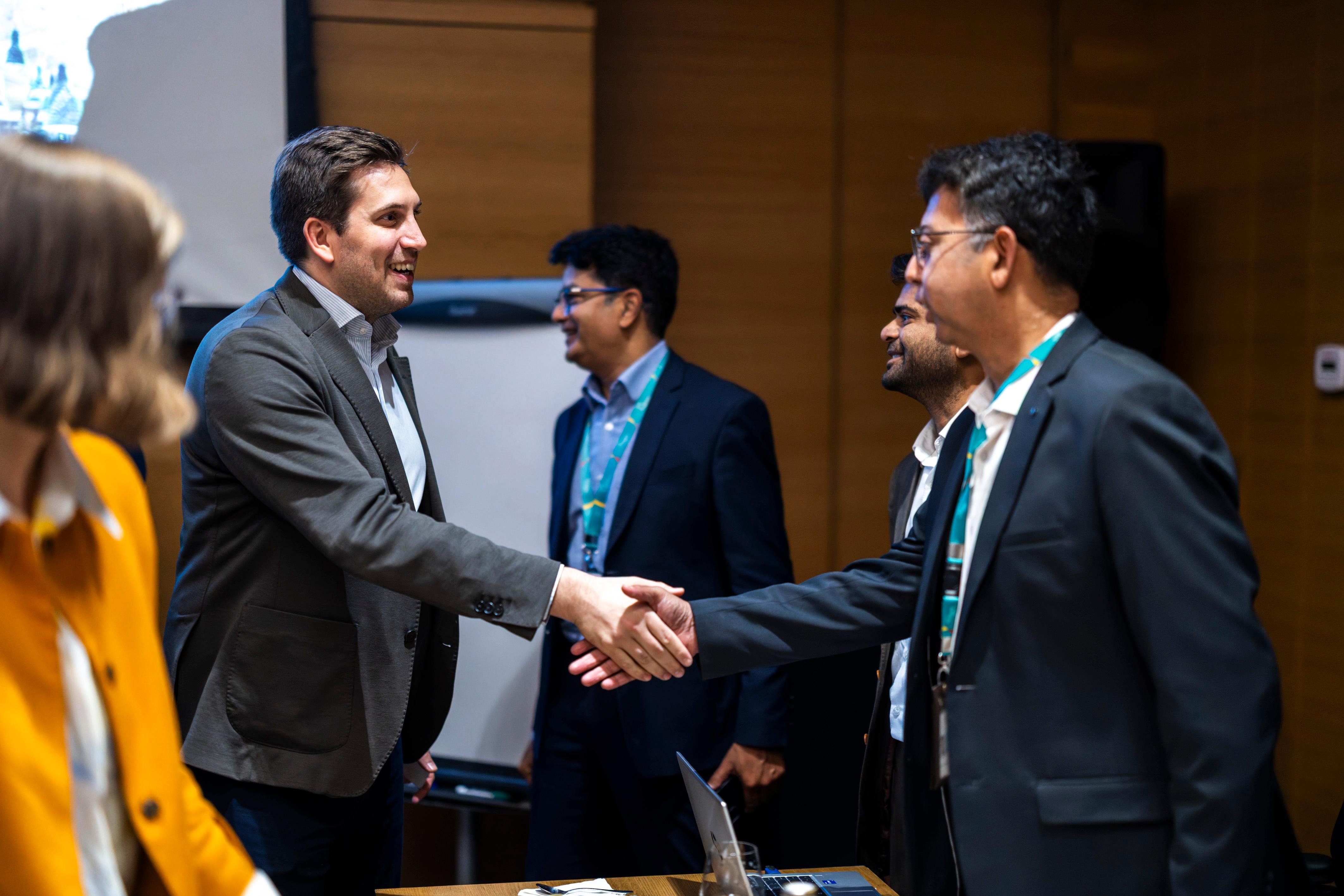 Am 20. Februar 2026 setzte Staatssekretär Alexander Pröll seinen mehrtägigen Arbeitsbesuch in Indien fort. Im Bild beim Besuch des BIAL Innovation Hub.