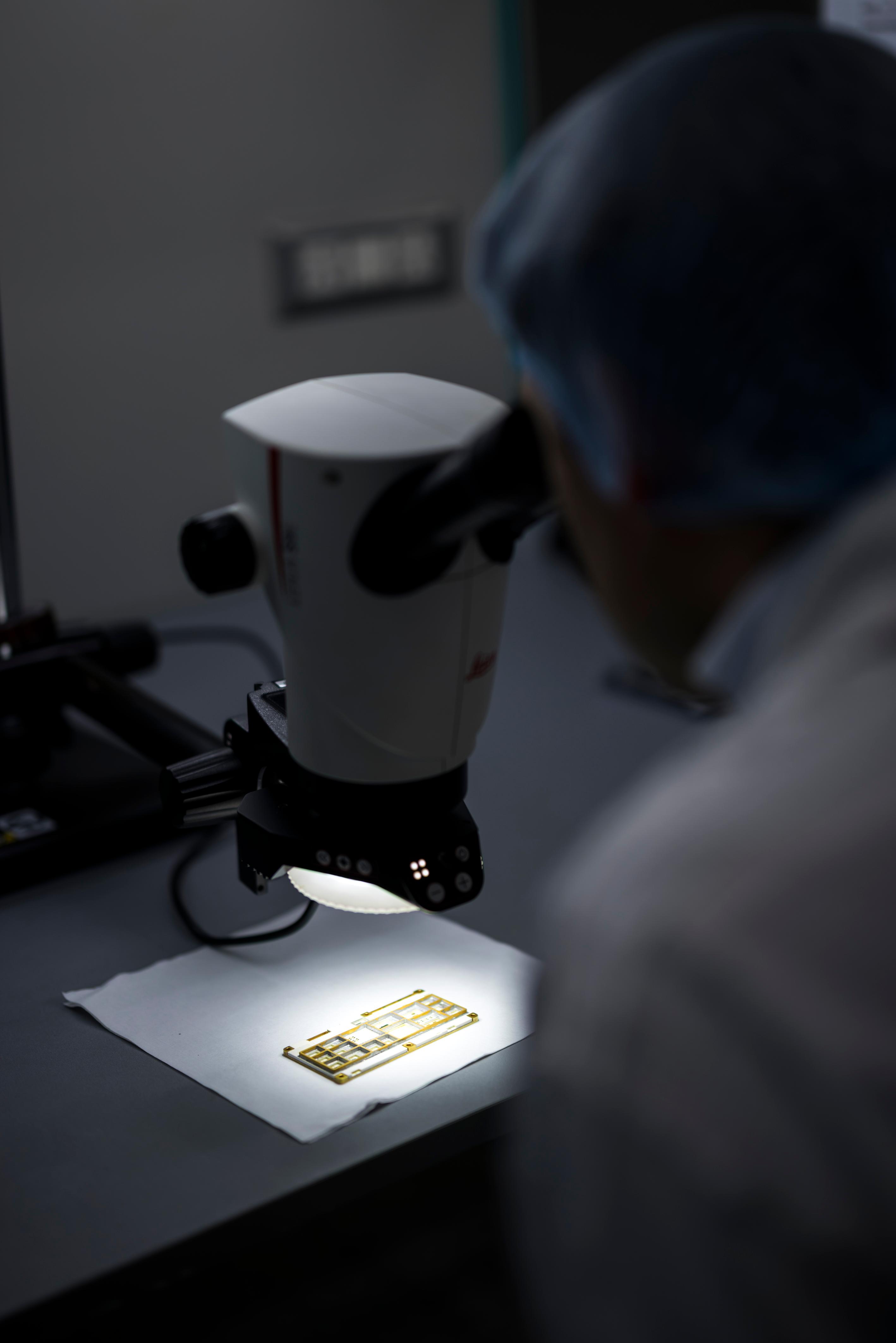 Am 20. Februar 2026 setzte Staatssekretär Alexander Pröll seinen mehrtägigen Arbeitsbesuch in Indien fort. Im Bild beim Besuch der Firma ANANTH Tech Space Technology.