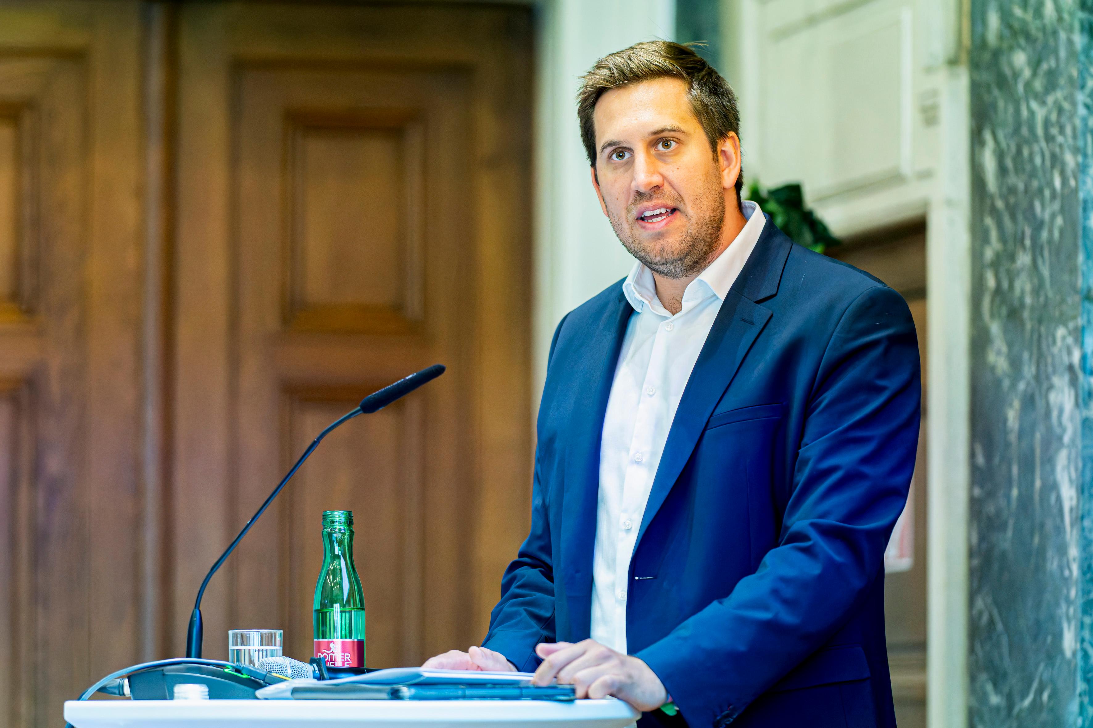 Am 8. Oktober 2026 hielt Staatssekretär Alexander Pröll (im Bild) eine Keynote bei der Taskforce KI in der Industriellenvereinigung.