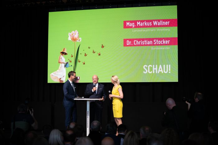 <p>Am 9. April 2026 besuchte Bundeskanzler Christian Stocker (m.) im Rahmen seines Bundesl&auml;ndertages die SCHAU! - Die Vorarlberger Fr&uuml;hjahrsmesse in Dornbirn. Im Bild mit dem Landeshauptmann Markus Wallner (l.).</p>