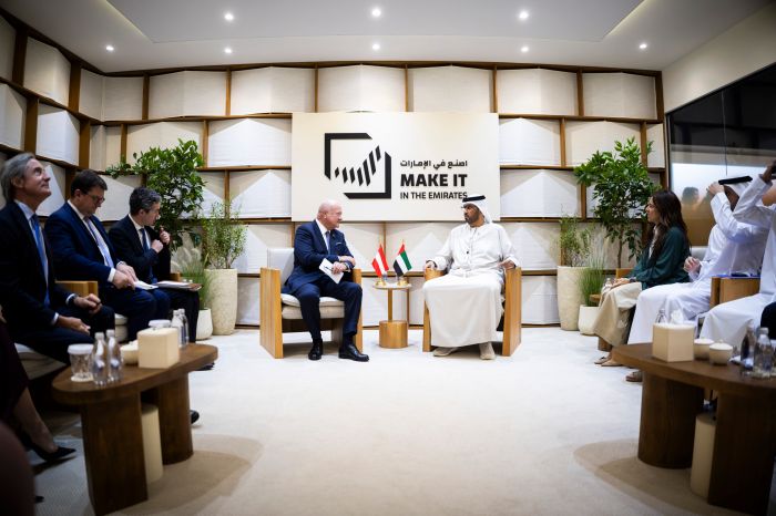 Am 7. Mai 2026 reiste Bundeskanzler Christian Stocker (m.l.) zu einem mehrt&auml;gigem Arbeitsbesuch in die Vereinigte Arabische Emirate. Im Bild bei einem Arbeitsgespr&auml;ch mit dem Minister f&uuml;r Industrie und Fortschrittstechnologie der Vereinigten Arabischen Emirate Sultan Ahmed Al Jaber Al Nahyan (m.r.).