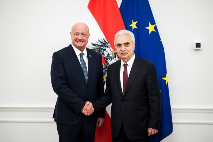 Am 11. Mai 2026 empfing Bundeskanzler Christian Stocker (l.) den Vorsitzenden der Internationalen Energieagentur der OECD, Fatih Birol (r.) zu einem Arbeitsgespr&auml;ch im Bundeskanzleramt.