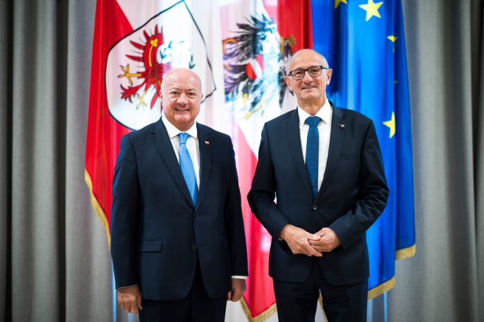 <p>Am 12. Mai 2026 traf Bundeskanzler Christian Stocker (l.) im Rahmen seines Bundesl&auml;ndertages den Tiroler Landeshauptmann Anton Mattle (l.).</p>