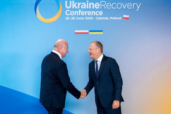 <p>Am 25. Juni 2026 nahm Bundeskanzler Christian Stocker (l.) an der Ukraine Recovery Konferenz in Danzig teil. Im Bild mit Donald Tusk (r.), Ministerpr&auml;sident der Republik Polen.</p>