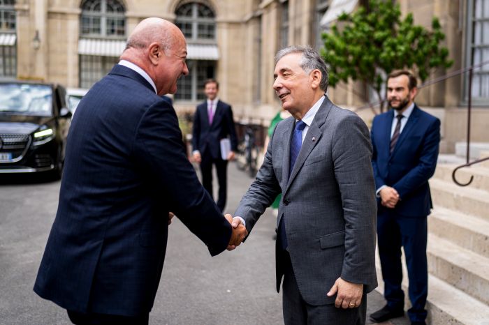 Am 13. Juli 2026 reiste Bundeskanzler Christian Stocker (l.) zu einem mehrt&auml;gigen Arbeitsbesuch nach Paris. Im Bild mit dem Pr&auml;sidenten der Nationalbibliothek von Frankreich, Gilles P&eacute;cout (r.).