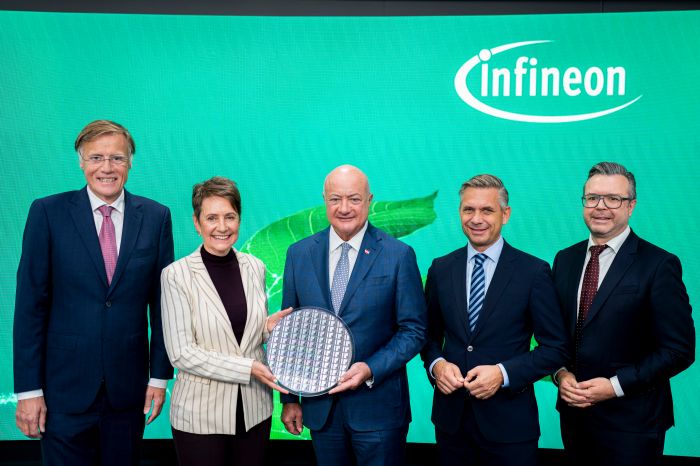 <p>Am 27. Oktober 2026 gaben (v.l.n.r.) Infineon-Konzernchef Jochen Hanebeck, Infineon-Austria-CEO Sabine Herlitschka Bundeskanzler Christian Stocker und Bundesminister Wolfgang Hattmannsdorfer eine Presskonferenz zum Thema &bdquo;Chips Act 2.0&ldquo;. Im Bild mit Infineon-Finanzvorstand J&ouml;rg Eisenschmied (r.).</p>