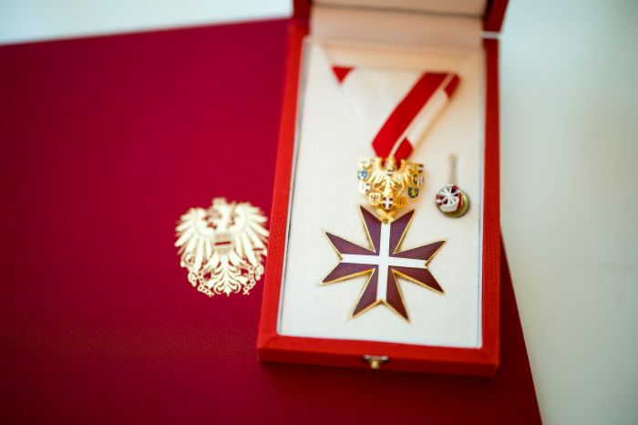 &lt;p&gt;Am 5. November 2025 &uuml;berreichte Bundesministerin Claudia Plakolm Ehrenzeichen im Bundeskanzleramt.&lt;/p&gt;