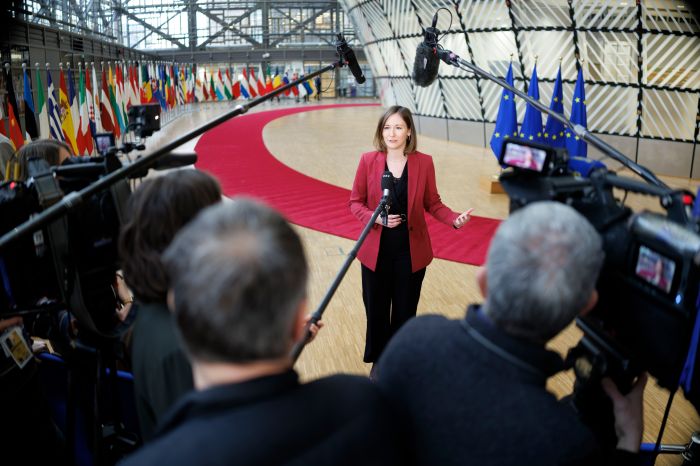 <p>Am 16. Dezember 2025 reiste Bundesministerin Claudia Plakolm nach Br&uuml;ssel und nahm am Rat f&uuml;r &bdquo;Allgemeine Angelegenheiten&ldquo; der Europ&auml;ischen Union teil. Im Bild beim Doorstep.</p>
