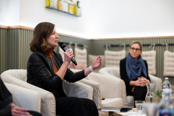 Am 28. J&auml;nner 2026 nahm Bundesministerin Claudia Bauer (l.) an den Familienpolitischen Gespr&auml;chen teil.