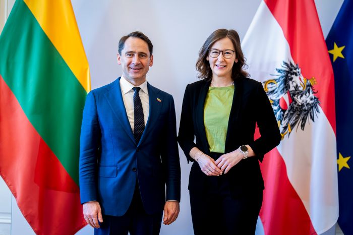 Am 6. M&auml;rz 2026 empfing Bundesministerin Claudia Bauer (r.) den Vizeminister f&uuml;r ausw&auml;rtige Angelegenheiten der Republik Litauen Sigitas Mitkus (l.), zu einem Arbeitsgespr&auml;ch im Bundeskanzleramt.