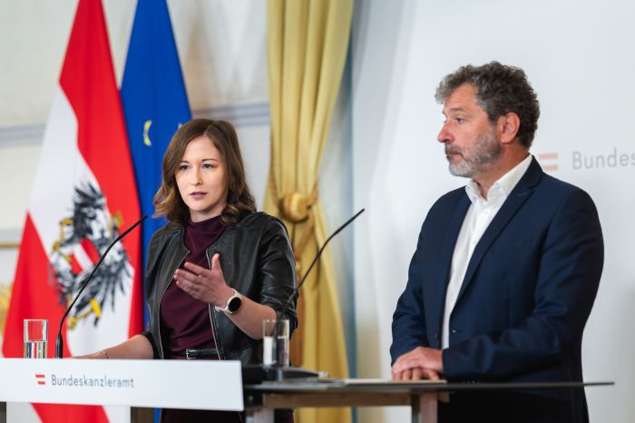Am 10. April 2026 pr&auml;sentierte Bundesministerin Claudia Bauer (l.) gemeinsam mit dem Leiter der Zivildienstserviceagentur Ferdinand Mayer (r.), die aktuellen Zivildienst-Zahlen f&uuml;r das erste Quartal 2026.
