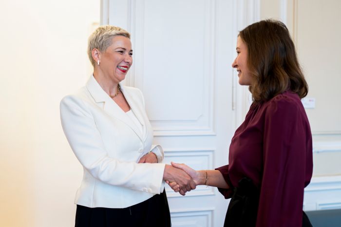 Am 3. Juni 2026 empfing Bundesministerin Claudia Bauer (r.) Maryja Kalesnikava (l.) zu einem Arbeitsgespr&auml;ch.