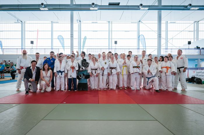 Am 26. Juni 2026 besuchte Bundesministerin Claudia Bauer (4.v.l.) die Special Olympics &Ouml;sterreich in Wien.