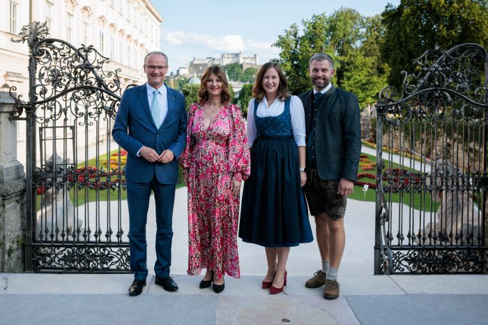 <p>Am 22. Juli 2026 traf Bundesministerin Claudia Bauer (2.v.r.) im Rahmen des Salzburg Summit den Staatsminister f&uuml;r Europa im Ausw&auml;rtigen Amt, Gunther Krichbaum (l.).</p>