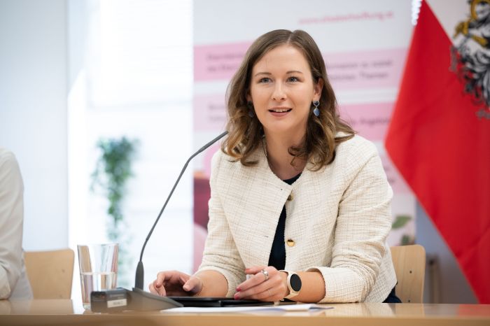 <p>Am den 3. August 2026 lud Bundesministerin Claudia Bauer (im Bild) zu einer Studienpr&auml;sentation zum Thema Elternberatung in die Familienberatungsstelle der St. Elisabeth-Stiftung der Erzdi&ouml;zese Wien.</p>