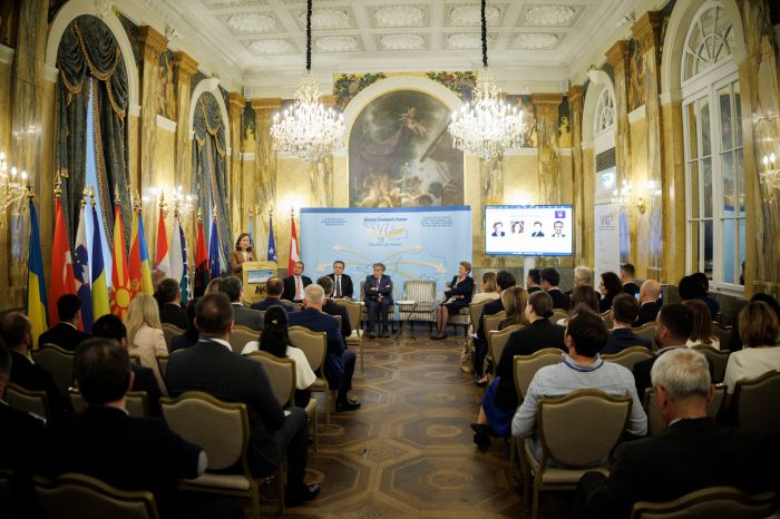Am 9. Juni 2025 nahm Bundesministerin Claudia Plakolm am 23. Vienna Economic Forum teil.