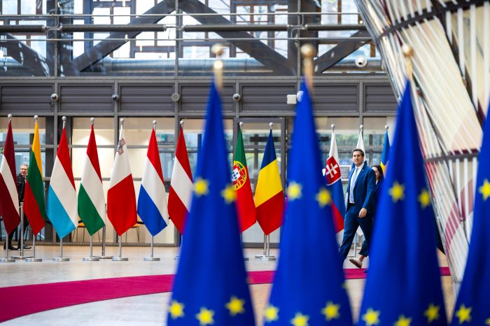 Am 5. Dezember 2025 reiste Staatssekret&auml;r Alexander Pr&ouml;ll (im Bild) nach Br&uuml;ssel und nahm am Rat f&uuml;r &bdquo;Verkehr, Telekommunikation und Energie&ldquo; der Europ&auml;ischen Union teil. Im Bild beim Doorstep.