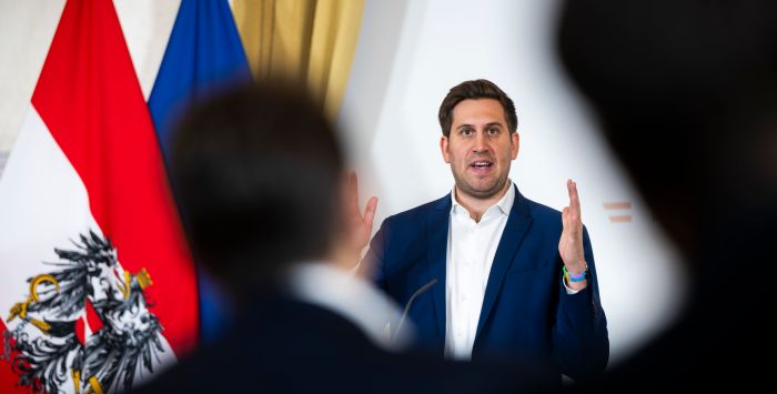 Am 15. Dezember 2025 gab Staatssekret&auml;r Alexander Pr&ouml;ll (im Bild) mit dem Tiroler B&uuml;rgermeister Markus T&ouml;nig, eine gemeinsame Pressekonferenz zum Thema, abschlie&szlig;ender &Uuml;berblick zur ID Austria-Servicetour und den neuen Zahlen zu den e-Ausweisen und ID Austria-Registrierungen.