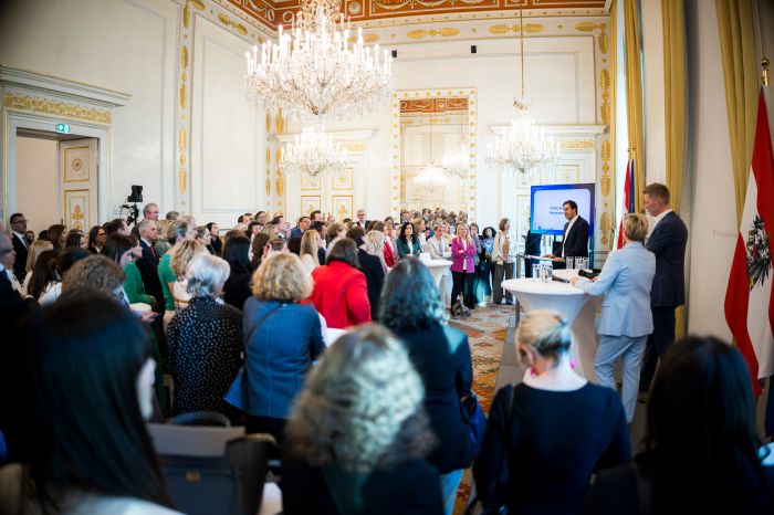 Am 5. M&auml;rz 2026 fand anl&auml;sslich des Weltfrauentags eine Veranstaltung im Bundeskanzleramt statt. Im Bild Staatssekret&auml;r Alexander Pr&ouml;ll (4.v.r.).