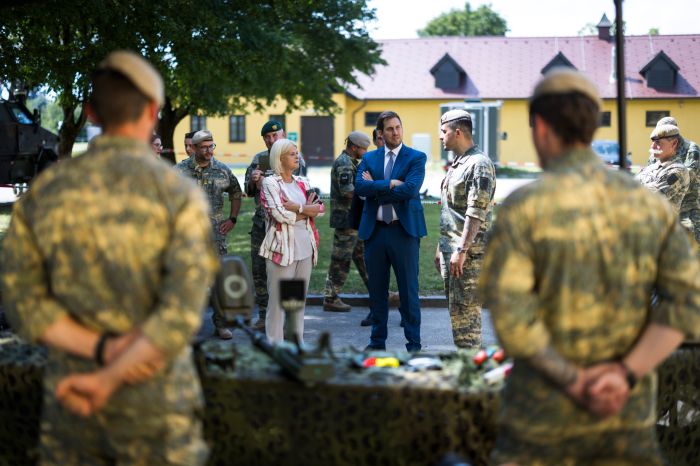 <p>Am 1. Juli 2026 besuchte Staatssekret&auml;r Alexander Pr&ouml;ll gemeinsam mit Bundesministerin Klaudia Tanner die 7. J&auml;gerbrigade in Klagenfurt.</p>