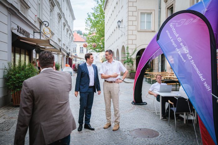 <p>Am 14. Juli 2026 nahm Staatssekret&auml;r Alexander Pr&ouml;ll (l.) an der ID Austria Servicetour 2026 in Krems teil.</p>