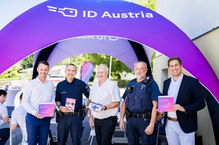 <p>Am 15. August 2026 nahm Staatssekret&auml;r Alexander Pr&ouml;ll (r.) an der ID Austria Servicetour 2026 in Krumbach teil.</p>