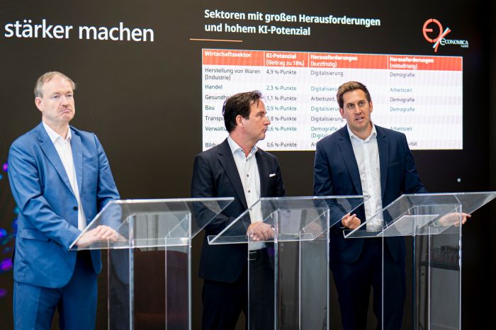 <p>Am 7. September 2026 pr&auml;sentierte Staatssekret&auml;r Alexander Pr&ouml;ll (r.) gemeinsam mit Microsoft &Ouml;sterreich General Manager Hermann Erlach (m.) und dem Leiter des Wirtschaftsforschungsinstituts Economica Christian Helmenstein (l.) eine Studie zum KI-Potenzial &Ouml;sterreichs.</p>