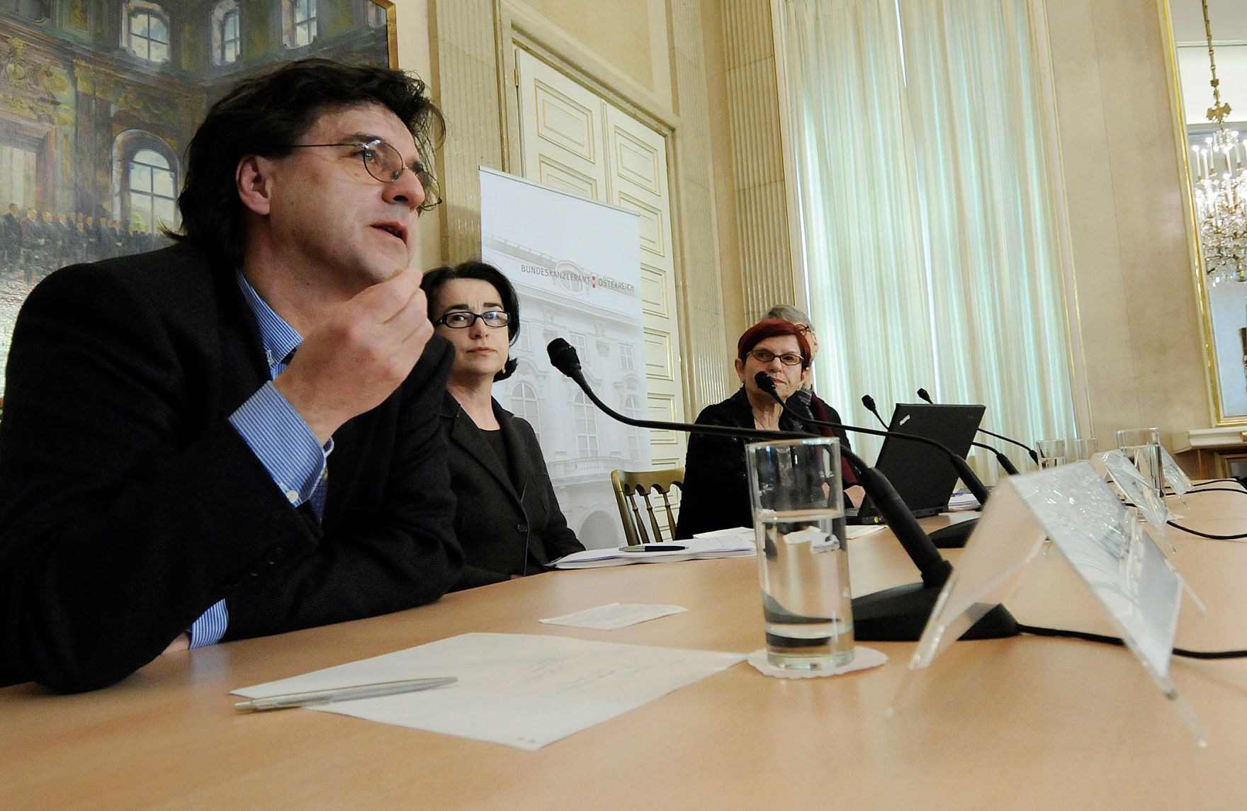 Pressekonferenz zur Pr&auml;sentation der Stellungnahme der Bioethikkommission zur Forschung an humanen embryonalen Stammzellen. Im Bild Christian Kopetzki.