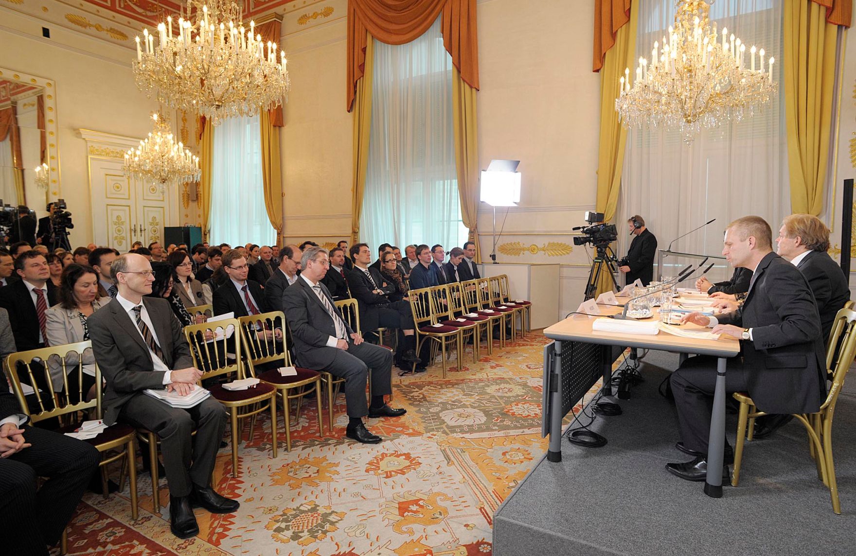 Am 27. J&auml;nner 2012 fand im Bundeskanzleramt anl&auml;sslich des 6. Europ&auml;ischen Datenschutztages die Veranstaltung "Das Datenschutzrecht der Europ&auml;ischen Union im Umbruch" statt.