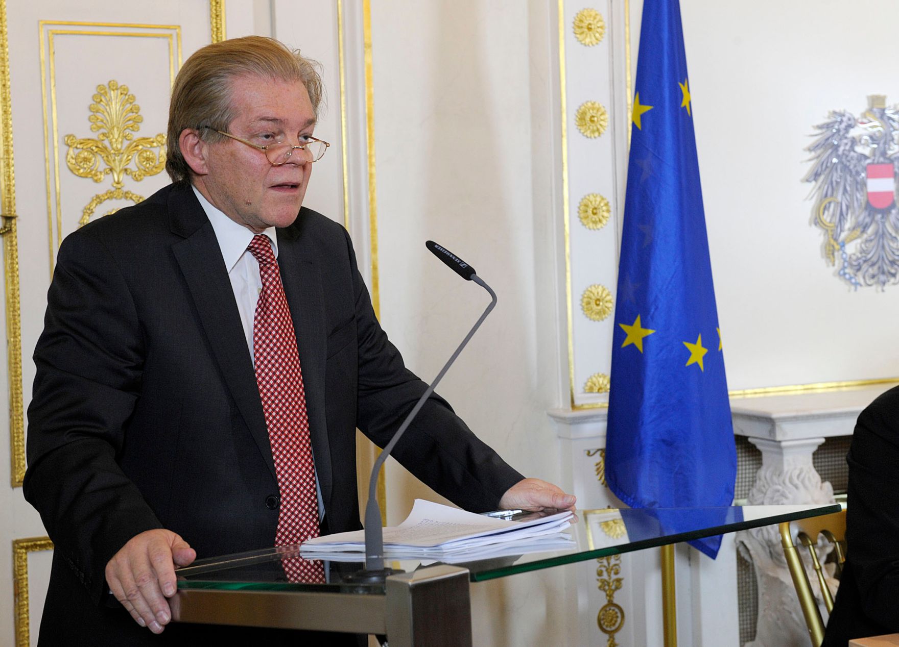 Am 27. J&auml;nner 2012 fand im Bundeskanzleramt anl&auml;sslich des 6. Europ&auml;ischen Datenschutztages die Veranstaltung "Das Datenschutzrecht der Europ&auml;ischen Union im Umbruch" statt. Im Bild Johann Maier (Vorsitzender des Datenschutzrates).