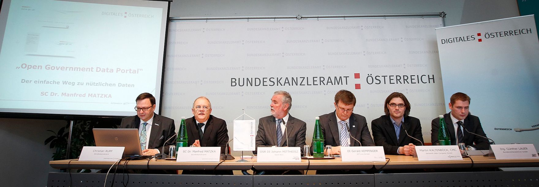 Am 20. April 2012 fand im Bundeskanzleramt ein Pressegespr&auml;ch zum Thema Open Government Data statt. Im Bild (v.l.n.r.) Christian Rupp (Bundeskanzleramt), Sektionschef Manfred Matzka (Bundeskanzleramt), Johann Mittheisz (Stadt Wien), Gerald Kempinger (IKT Linz GmbH), Martin Kaltenb&ouml;ck (Semantic Web Company GmbH) und G&uuml;nther Lauer (Bundesrechenzentrum GmbH).