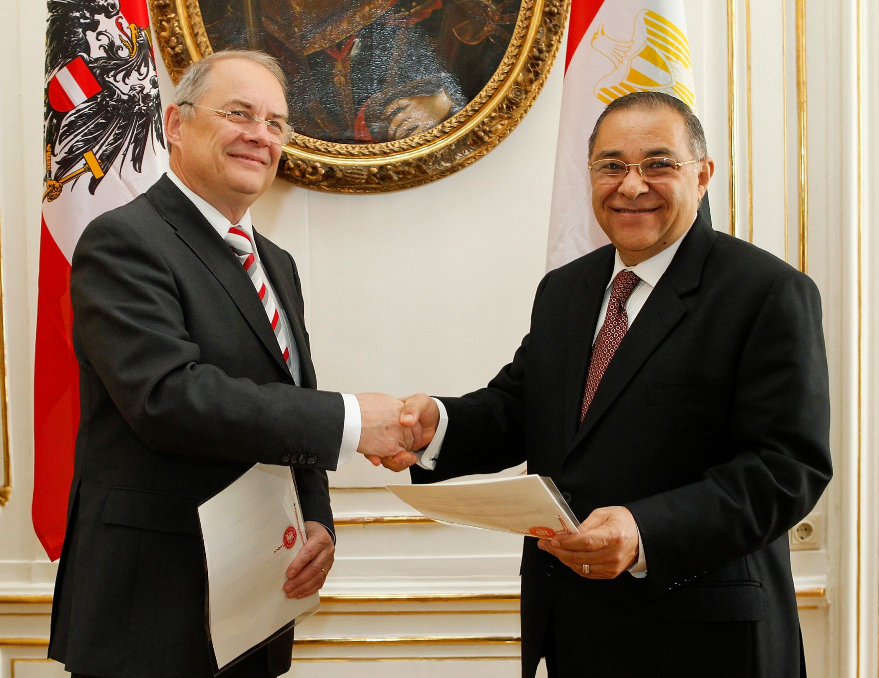 Am 23. April 2012 empfing Sektionschef Manfred Matzka (l.) den &auml;gyptischen Minister Safwat El Nahas (r.) zu einem Gespr&auml;ch im Bundeskanzleramt.