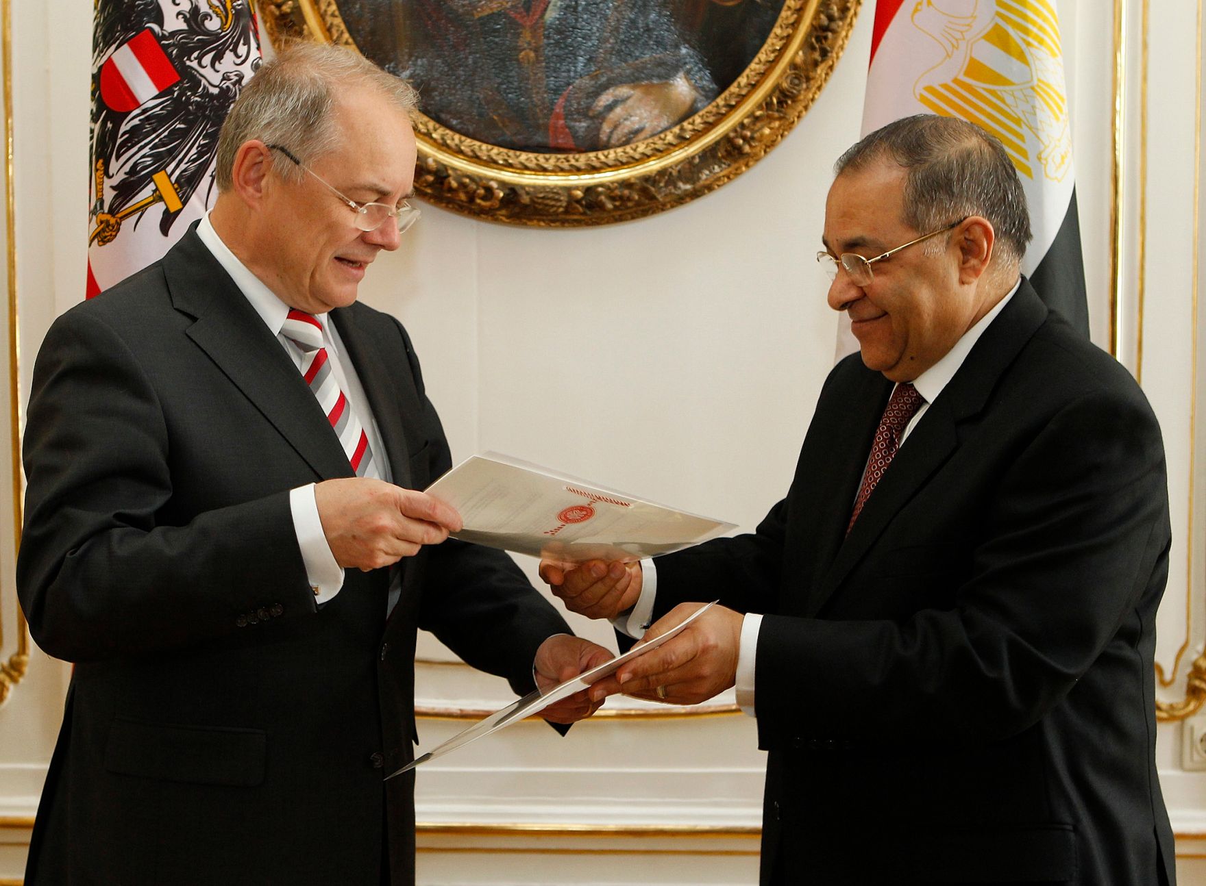 Am 23. April 2012 empfing Sektionschef Manfred Matzka (l.) den &auml;gyptischen Minister Safwat El Nahas (r.) zu einem Gespr&auml;ch im Bundeskanzleramt.