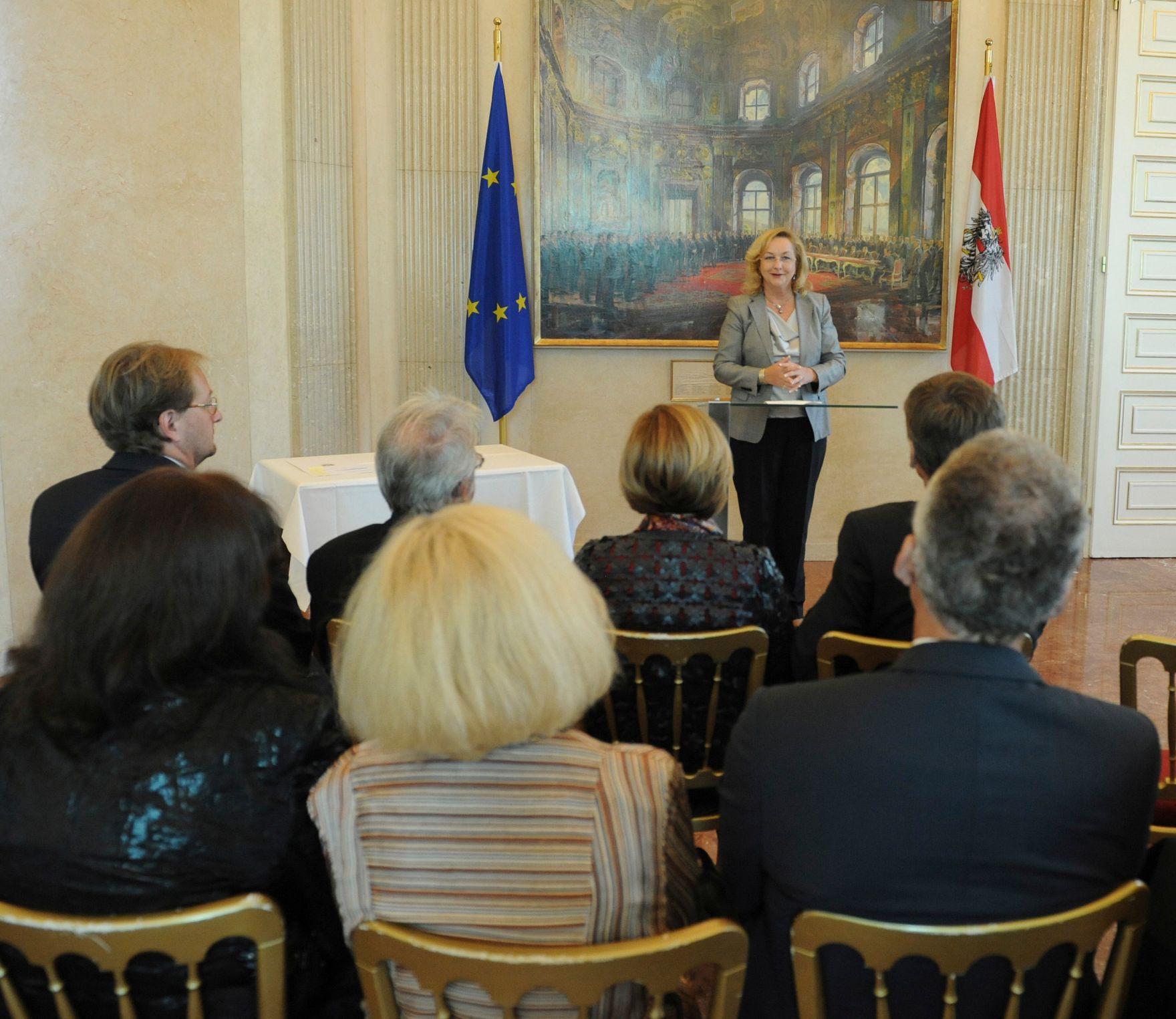 Am 18. September 2012 wurden durch Staatssekret&auml;r Josef Ostermayer Dekrete im Marmorecksalon des Bundeskanzleramts &uuml;berreicht. Im Bild Finanzministerin Maria Fekter.