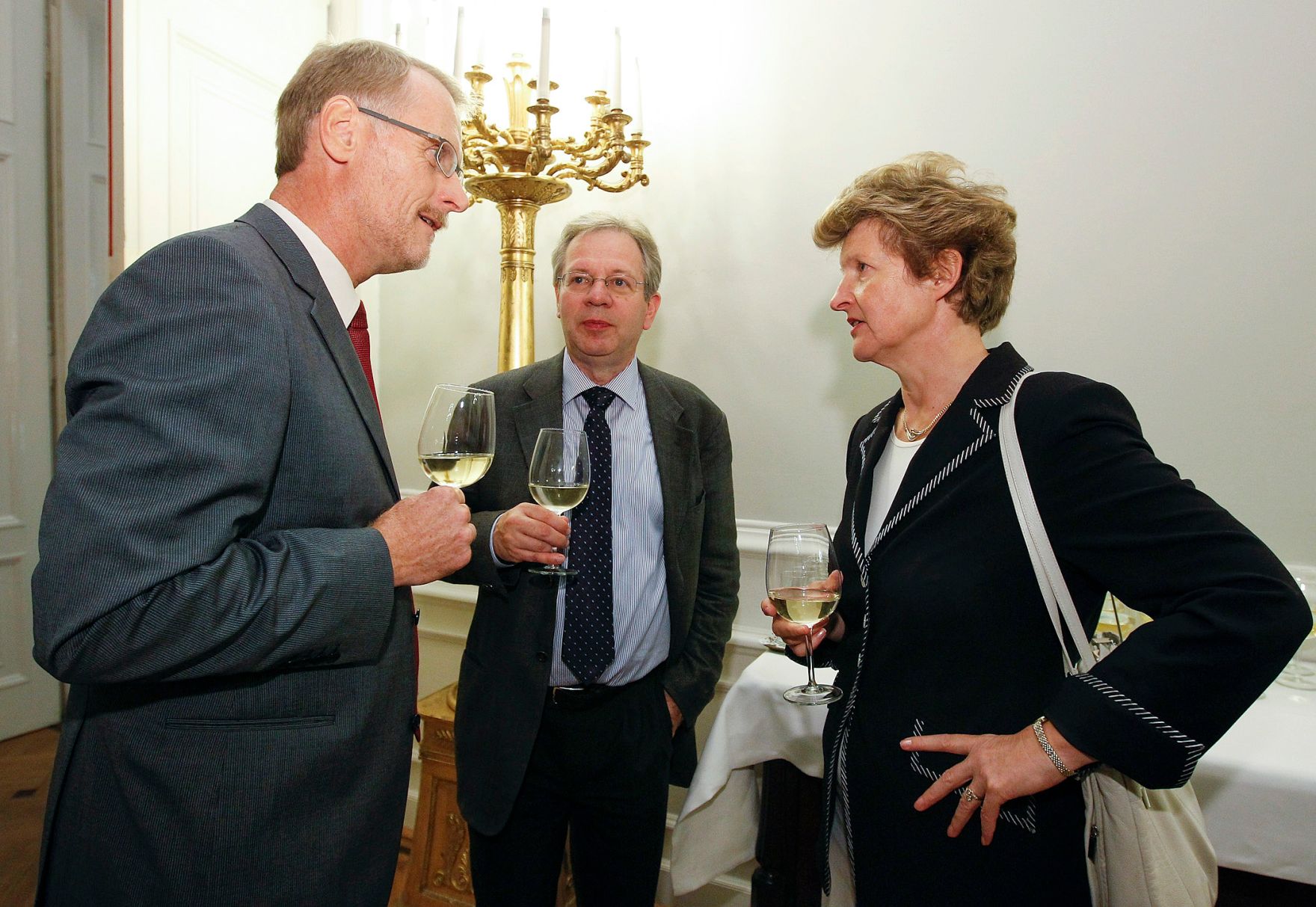 Am 27. September 2012 empfing Sektionschef Manfred Matzka die Teilnehmerinnen und Teilnehmer der Tagung der &Ouml;sterreichischen Verwaltungswissenschaftlichen Gesellschaft (&Ouml;VG) im Bundeskanzleramt.